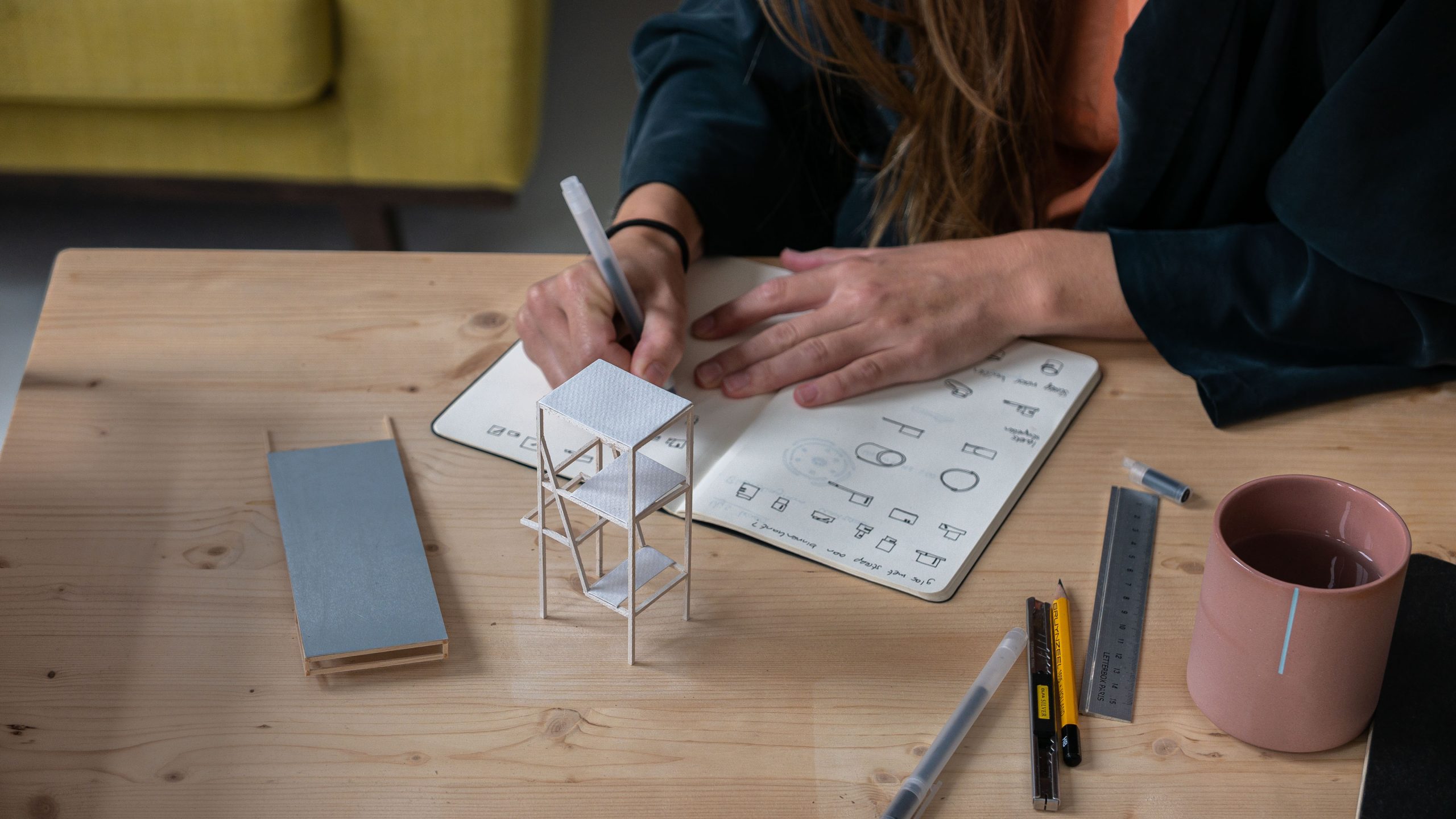 Studio Jenna Postma sketching making off behind the scenes